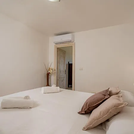 2 Big 5 Min Porto Cervo - Same Building *